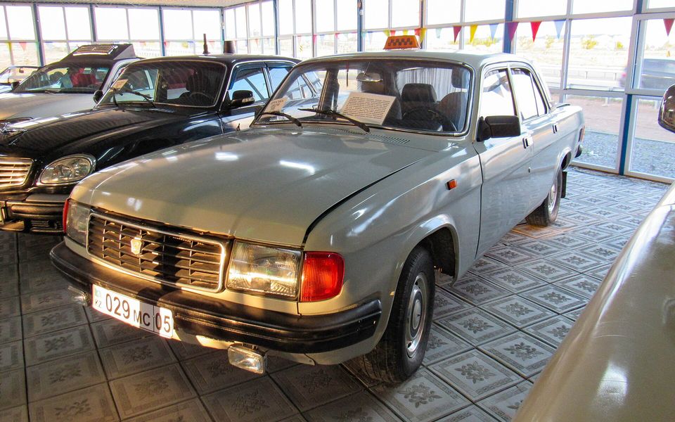 Волга (3110, 31105)
